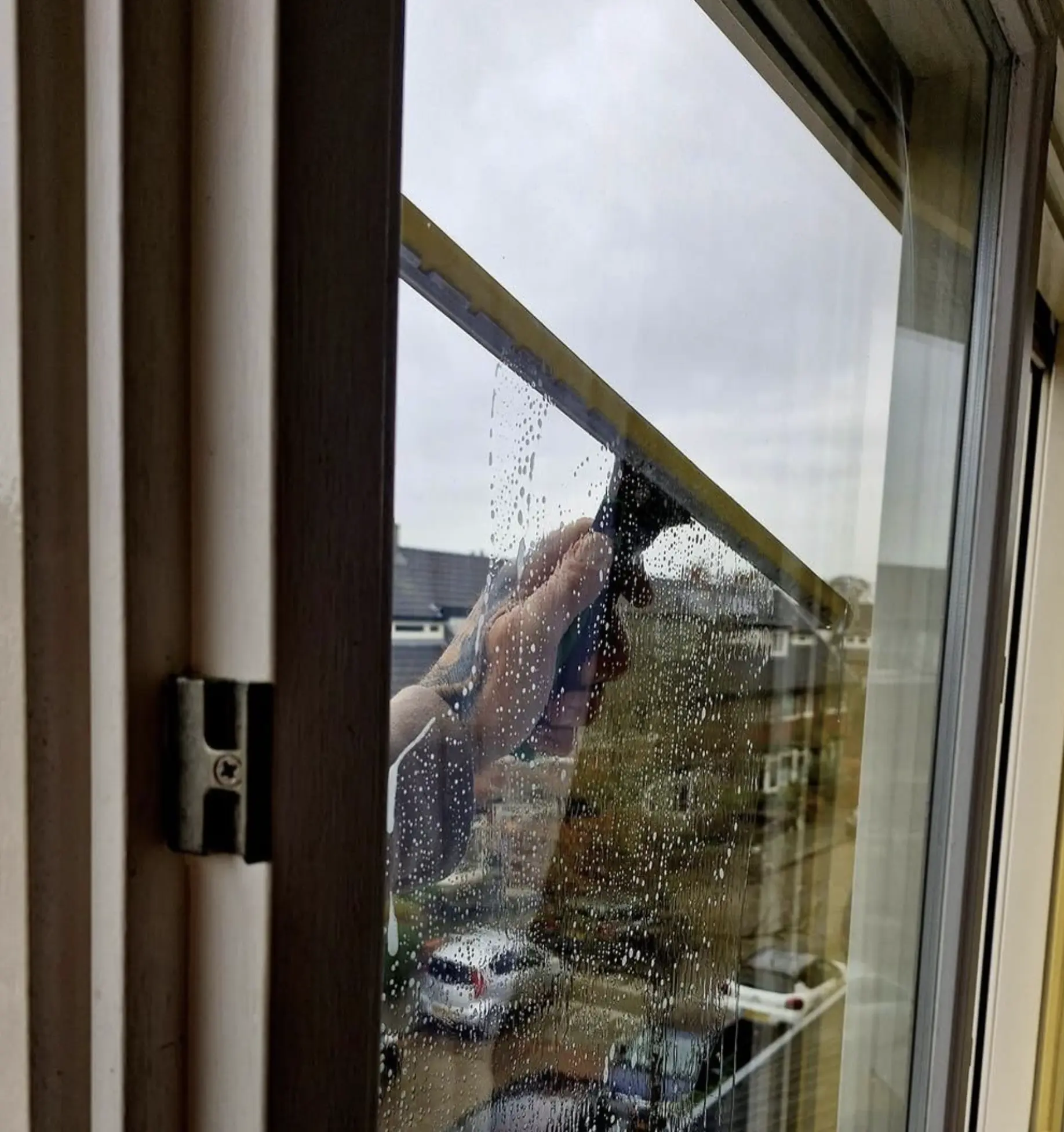 Vinegar window cleaner